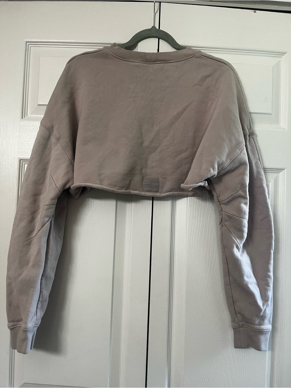 ALO YOGA extreme crop pull over best for medium/large - Picture 2 of 9